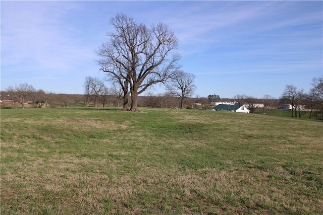 2176 Northern Trace Way, Tontitown, AR 72762