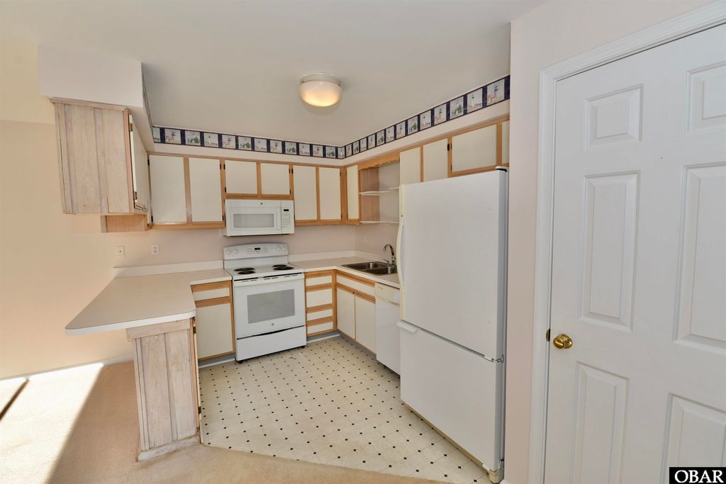 Image 9 of property listing at 2406 Neptune Way, Kitty Hawk, NC 27949