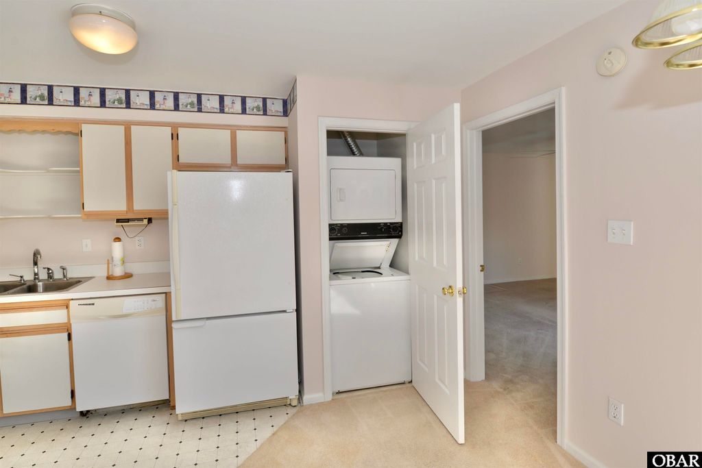 Image 10 of property listing at 2406 Neptune Way, Kitty Hawk, NC 27949