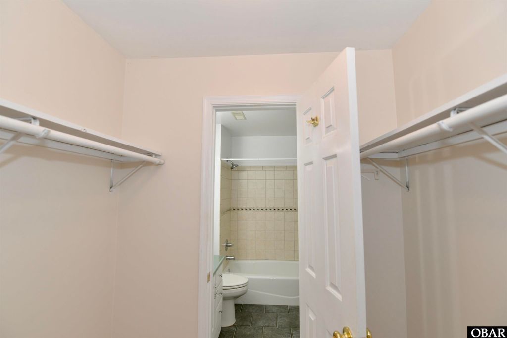 Image 17 of property listing at 2406 Neptune Way, Kitty Hawk, NC 27949