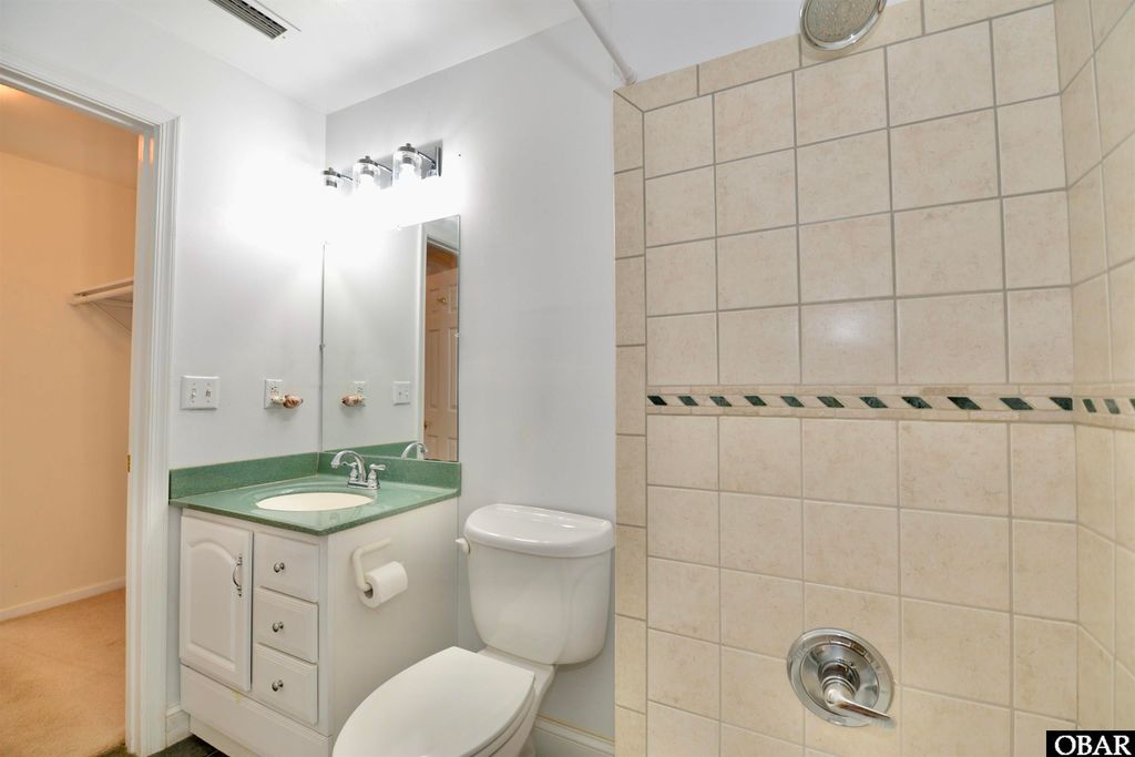 Image 19 of property listing at 2406 Neptune Way, Kitty Hawk, NC 27949