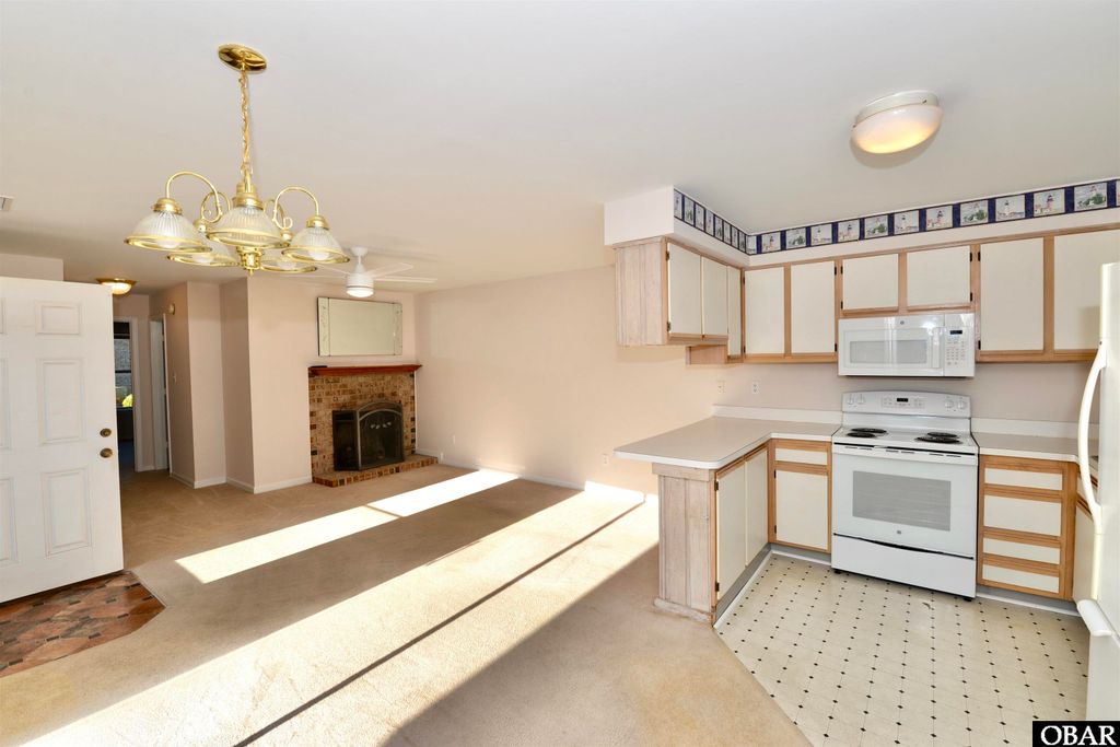 Image 4 of property listing at 2406 Neptune Way, Kitty Hawk, NC 27949