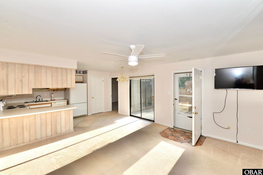 Image 6 of property listing at 2406 Neptune Way, Kitty Hawk, NC 27949