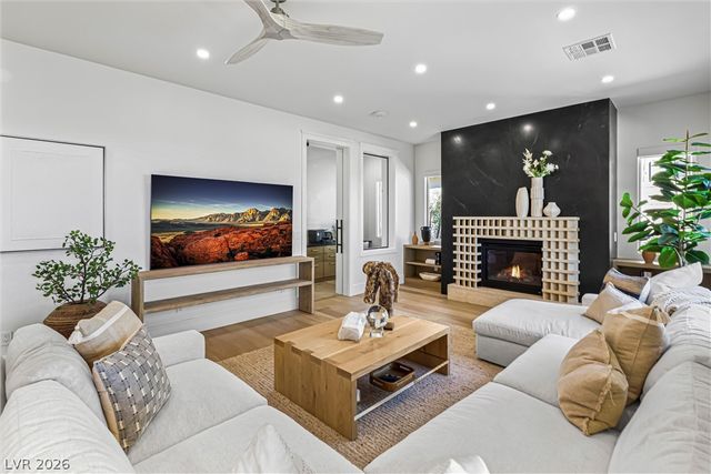 472 Bosco Di Fiore Street, Las Vegas, NV 89138