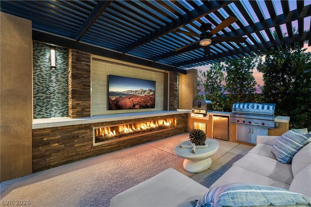 472 Bosco Di Fiore Street, Las Vegas, NV 89138