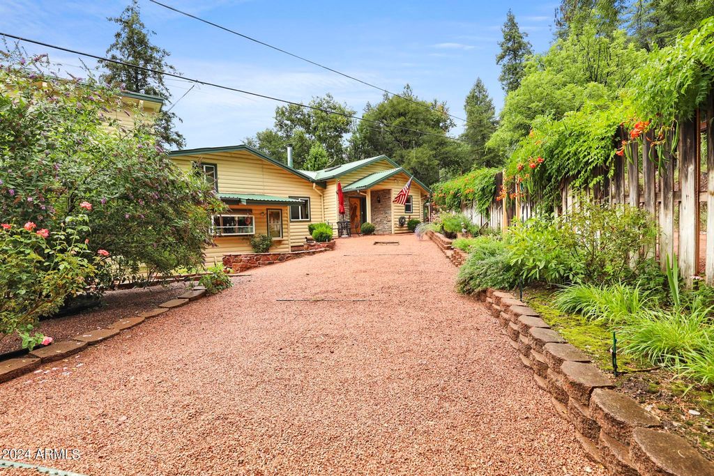 Image 4 of property listing at 4678 N BEAR FLAT Road, Payson, AZ 85541