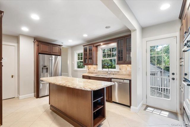 4 Sage Terrace, Scarsdale, NY 10583