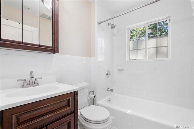 4 Sage Terrace, Scarsdale, NY 10583