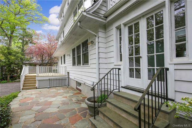 4 Sage Terrace, Scarsdale, NY 10583