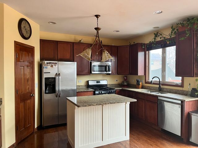 2050 Rockland Drive, Aurora, IL 60503
