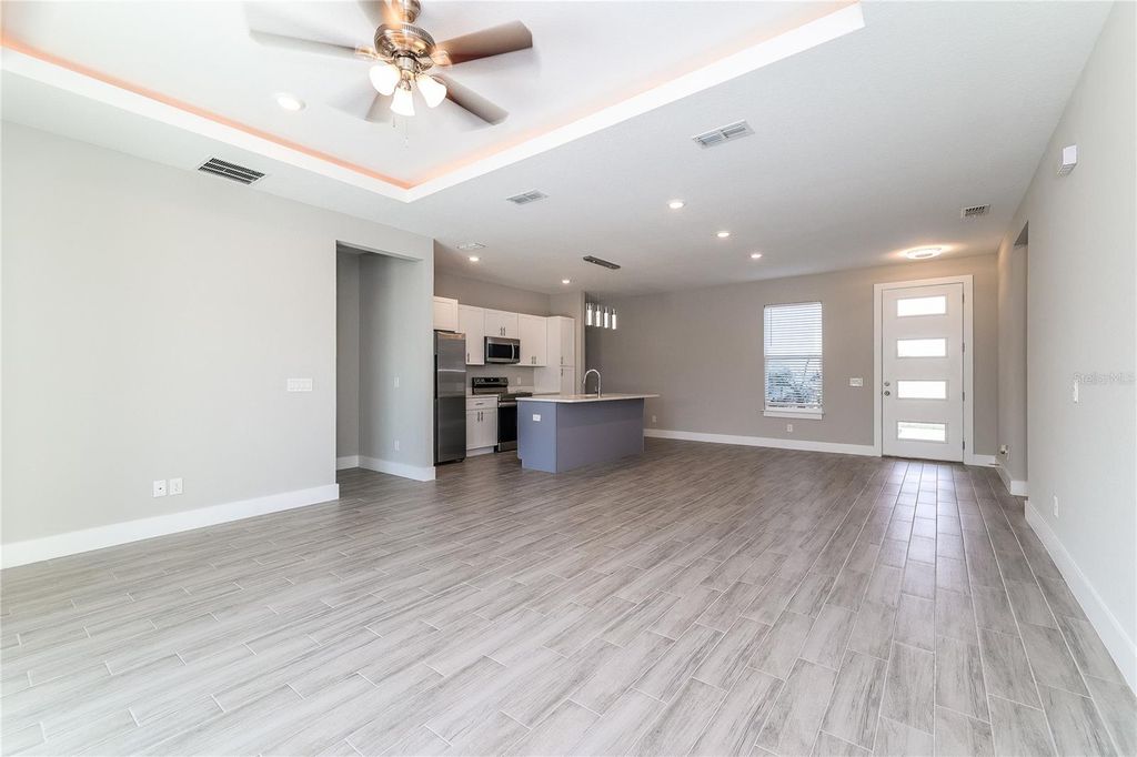 Image 2 of property listing at 1055 DESMOINES LANE, Poinciana, FL 34759