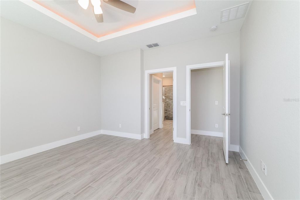 Image 11 of property listing at 1055 DESMOINES LANE, Poinciana, FL 34759