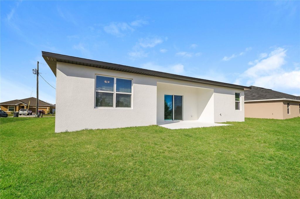 Image 13 of property listing at 1055 DESMOINES LANE, Poinciana, FL 34759