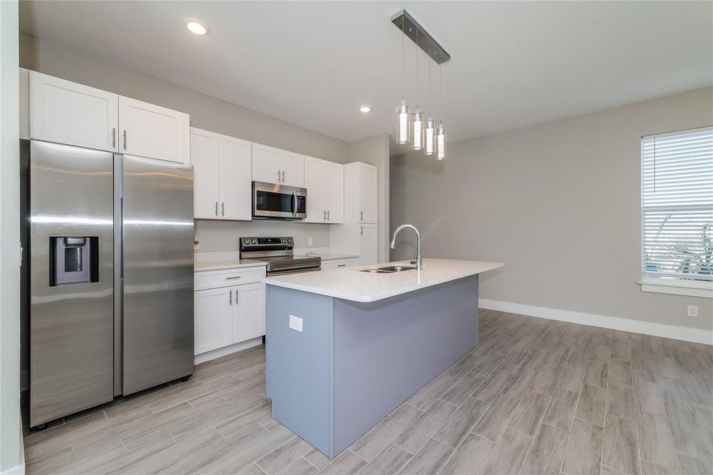 Image 4 of property listing at 1055 DESMOINES LANE, Poinciana, FL 34759