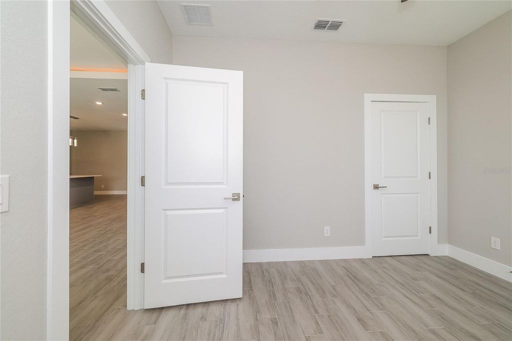 Image 7 of property listing at 1055 DESMOINES LANE, Poinciana, FL 34759