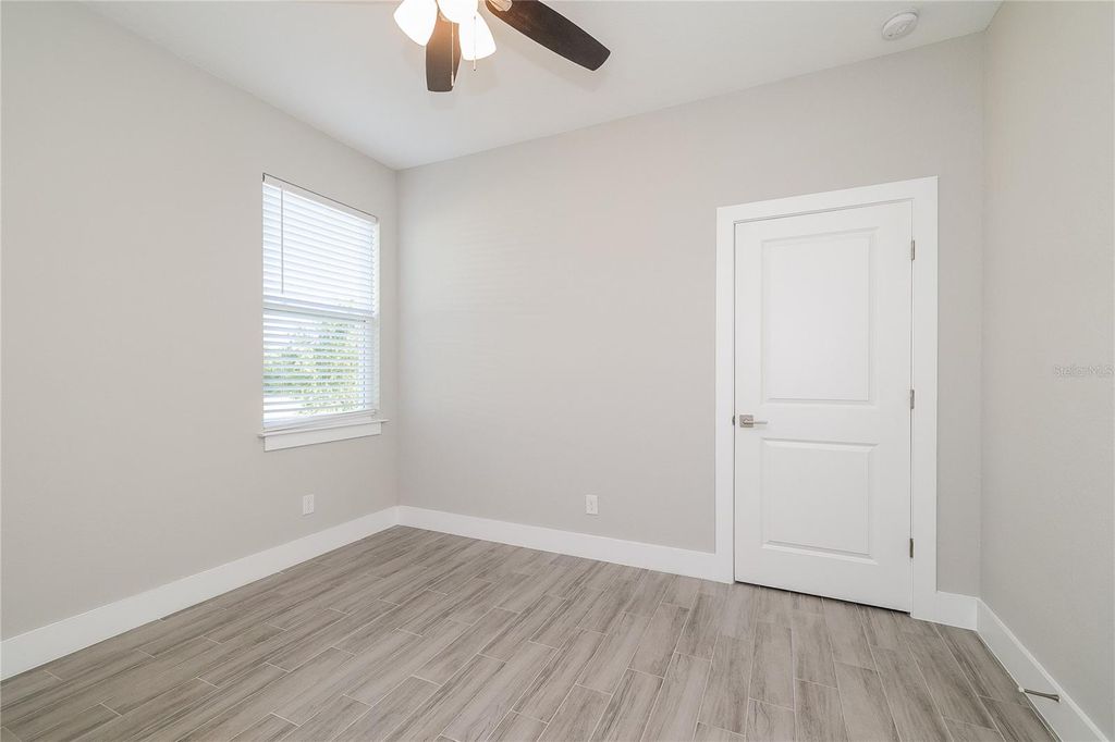 Image 8 of property listing at 1055 DESMOINES LANE, Poinciana, FL 34759