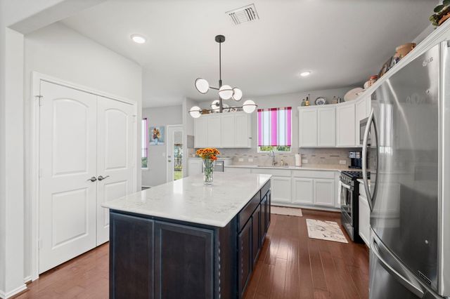 406 Thistle Thorn Drive, The Woodlands, TX 77382