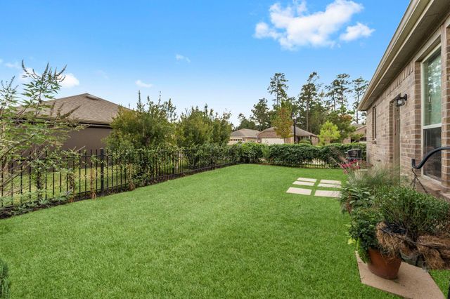 406 Thistle Thorn Drive, The Woodlands, TX 77382