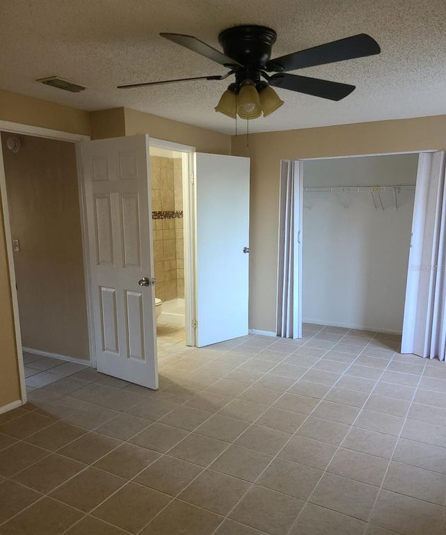 Image 13 of property listing at 4916 SILVER OAKS VLG E, Orlando, FL 32808
