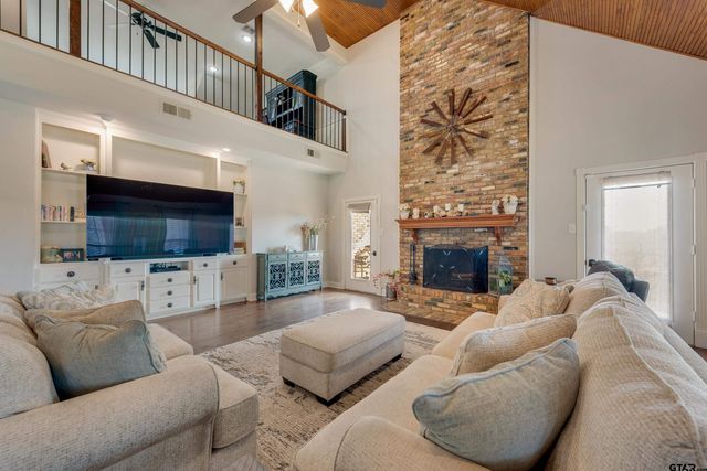 669 Van Zandt County Road 2316, Canton, TX 75103