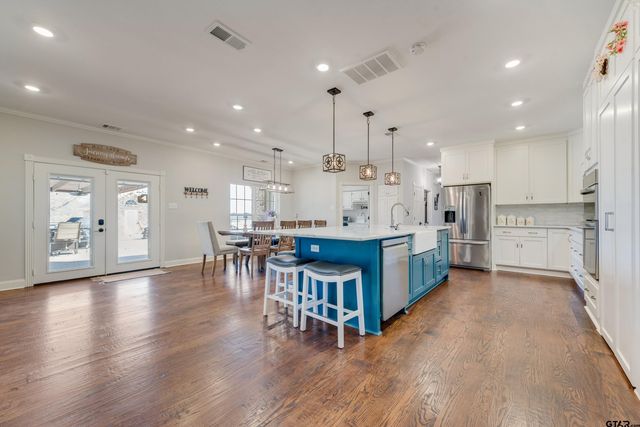 669 Van Zandt County Road 2316, Canton, TX 75103