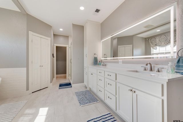 669 Van Zandt County Road 2316, Canton, TX 75103