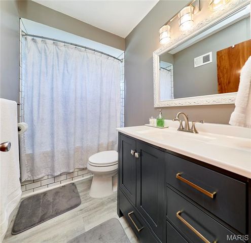 7107 General Sherman Lane, St Louis, MO 63123