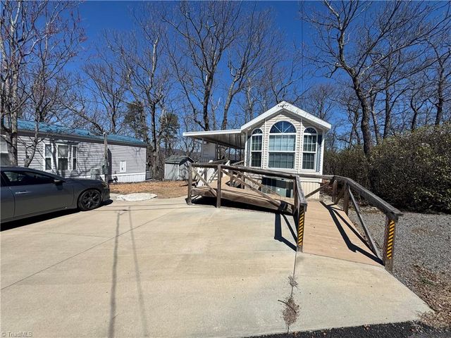 438 Dogwood Circle, Traphill, NC 28685