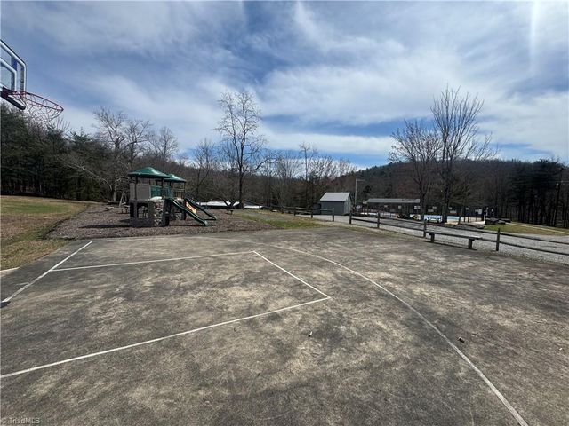 438 Dogwood Circle, Traphill, NC 28685