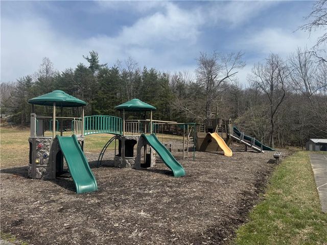 438 Dogwood Circle, Traphill, NC 28685