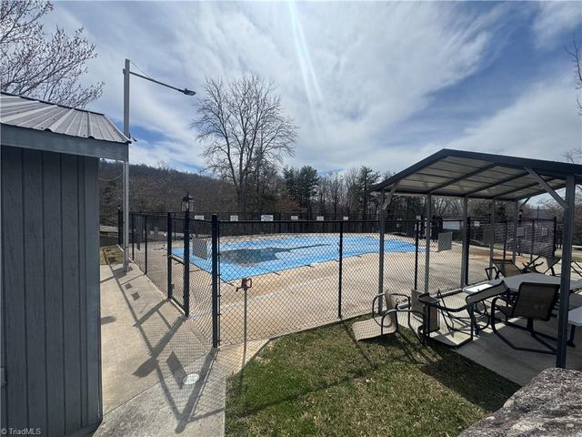 438 Dogwood Circle, Traphill, NC 28685