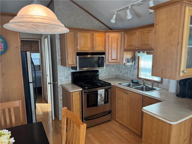 438 Dogwood Circle, Traphill, NC 28685