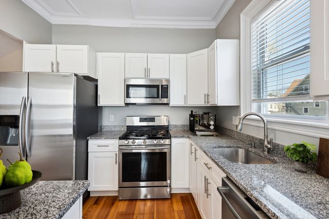 40 Humphreys St, Boston, MA 02125