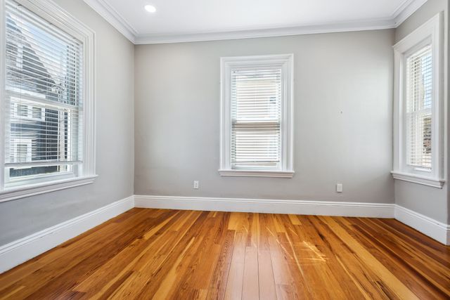 40 Humphreys St, Boston, MA 02125
