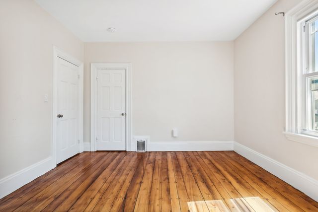 40 Humphreys St, Boston, MA 02125
