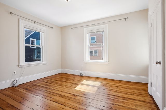 40 Humphreys St, Boston, MA 02125