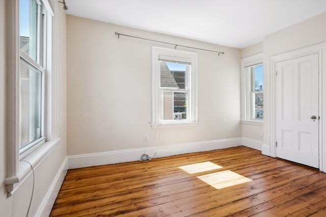 40 Humphreys St, Boston, MA 02125