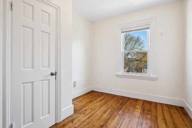 40 Humphreys St, Boston, MA 02125