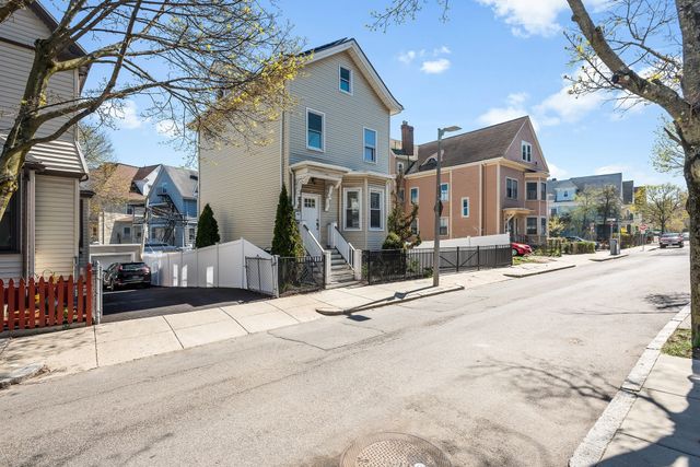 40 Humphreys St, Boston, MA 02125