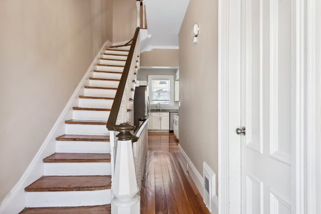 40 Humphreys St, Boston, MA 02125
