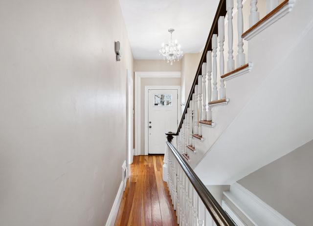 40 Humphreys St, Boston, MA 02125