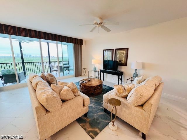 425 Cove Tower DR 902, Naples, FL 34110