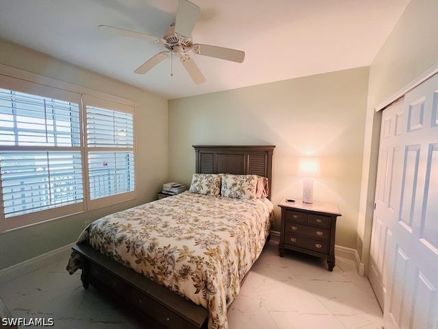 425 Cove Tower DR 902, Naples, FL 34110