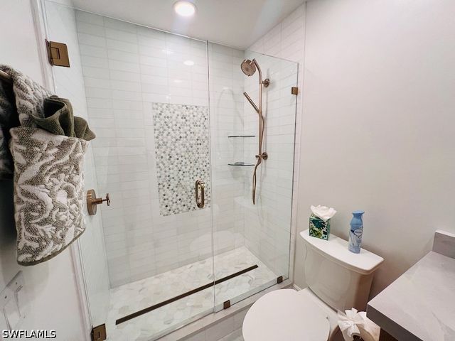 425 Cove Tower DR 902, Naples, FL 34110