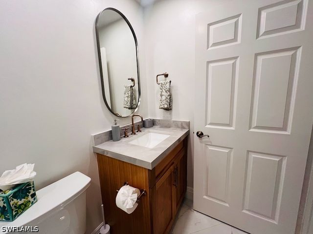 425 Cove Tower DR 902, Naples, FL 34110