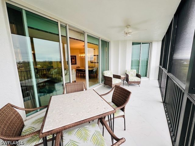 425 Cove Tower DR 902, Naples, FL 34110