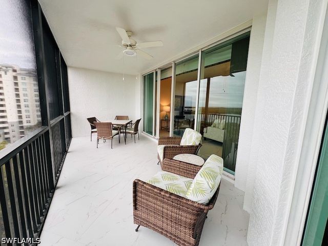 425 Cove Tower DR 902, Naples, FL 34110