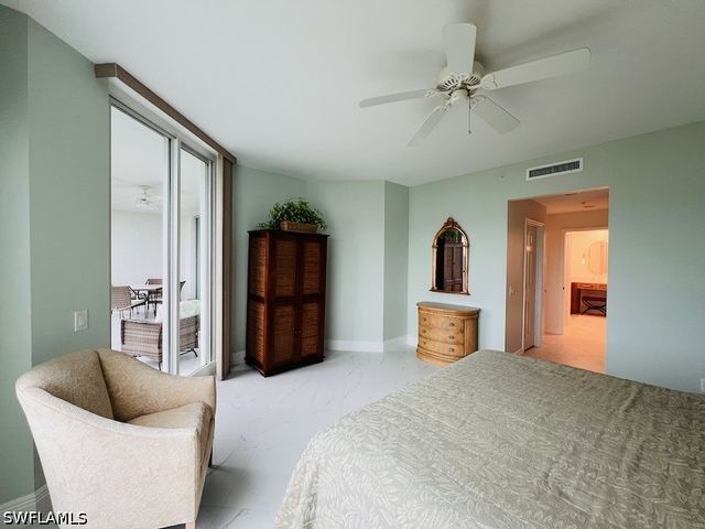 425 Cove Tower DR 902, Naples, FL 34110