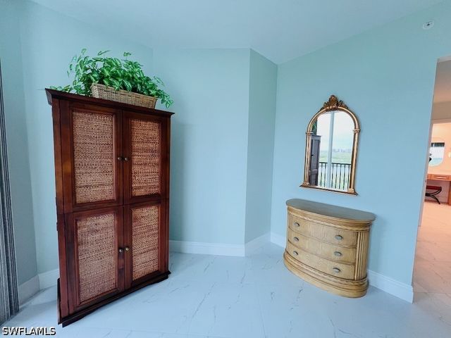 425 Cove Tower DR 902, Naples, FL 34110