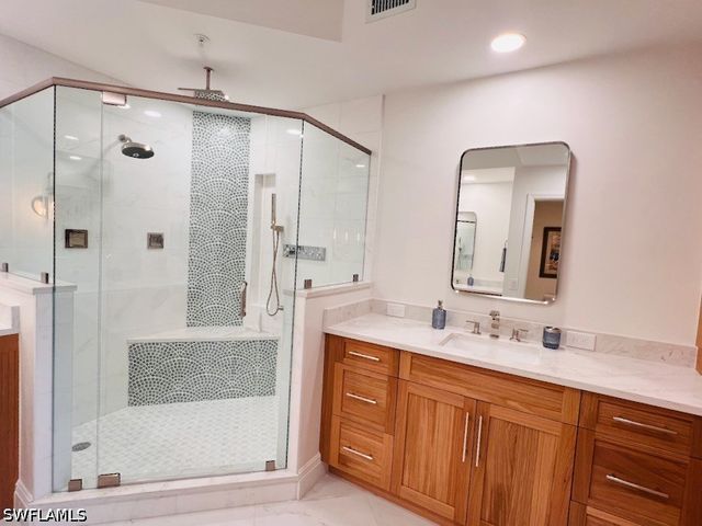 425 Cove Tower DR 902, Naples, FL 34110